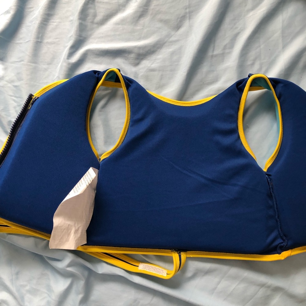 life jacket - Picture 2 of 2